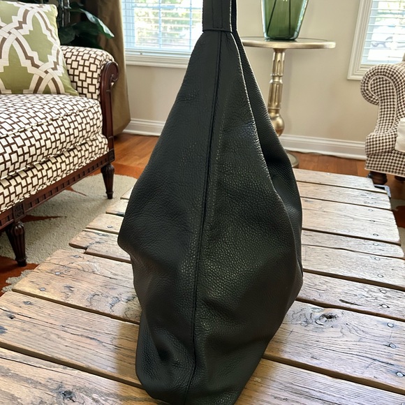 Kurt Geiger ‘The Violet’ Oversized Leather Tote - New without tags! - Picture 4 of 5